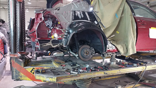 Auto Glass Shop «Casten Body Shop», reviews and photos, 230 Oakwood Rd, Lake Zurich, IL 60047, USA