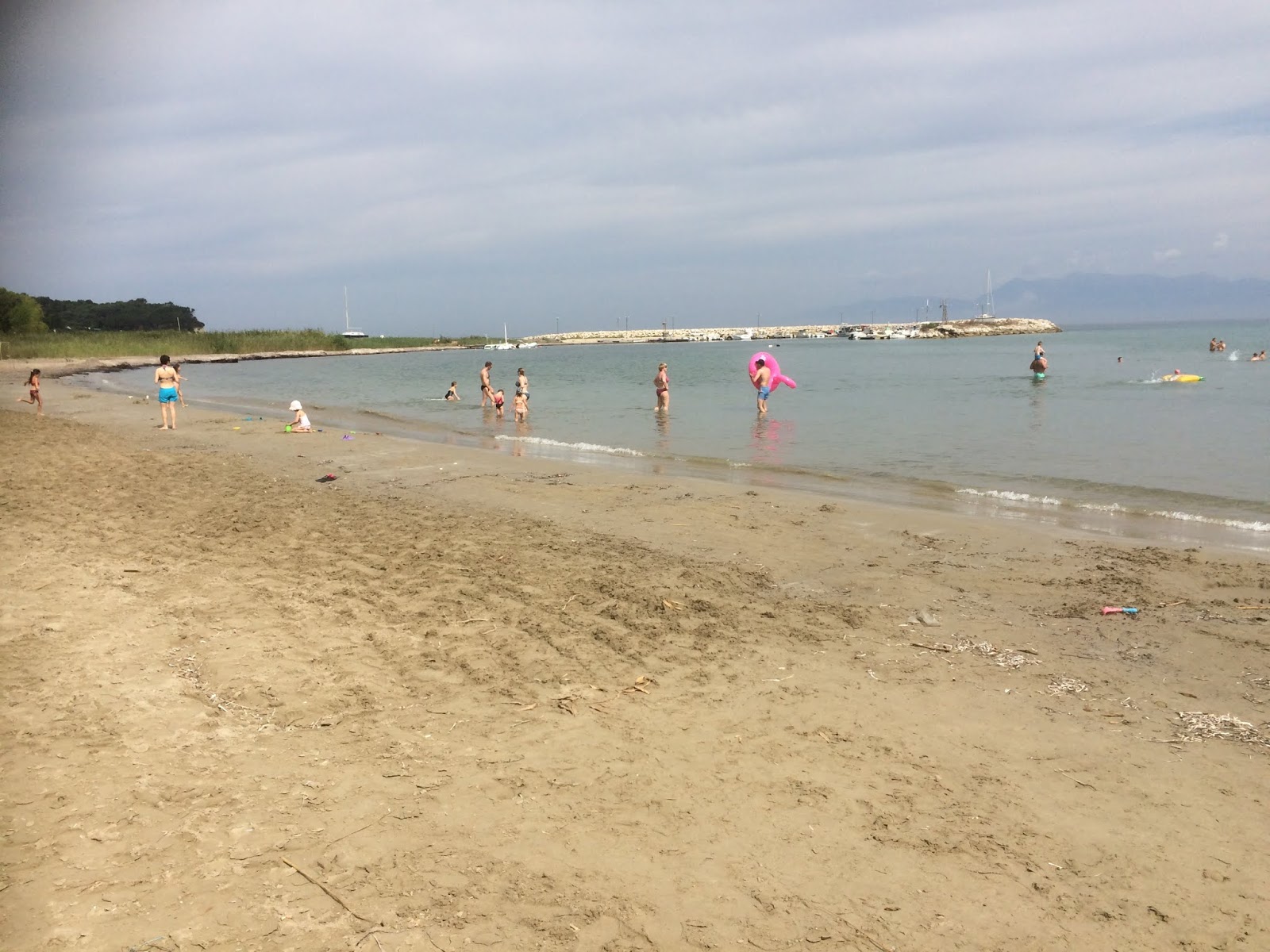 Acquasanta Beach'in fotoğrafı - rahatlamayı sevenler arasında popüler bir yer