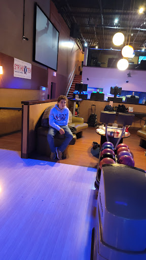 Bowling Alley «Strike Ten Lanes & Lounge», reviews and photos, 800 E Nerge Rd, Roselle, IL 60172, USA
