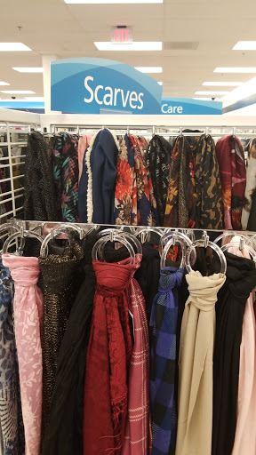 Clothing Store «Ross Dress for Less», reviews and photos, 581 Roosevelt Rd, Glen Ellyn, IL 60137, USA