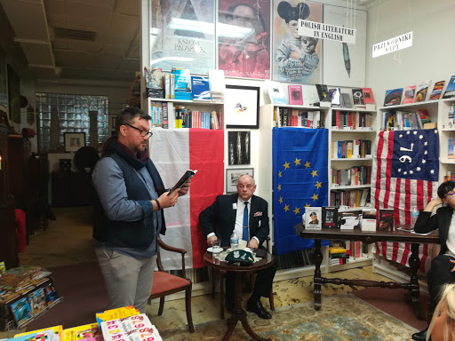 Book Store «D & Z House of Books», reviews and photos, 5507 W Belmont Ave, Chicago, IL 60641, USA