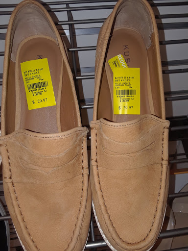 Stores to buy comfortable women's shoes Hartford