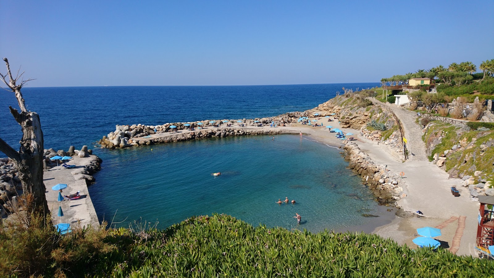 Foto av Geropotamos beach III med sand med stenar yta