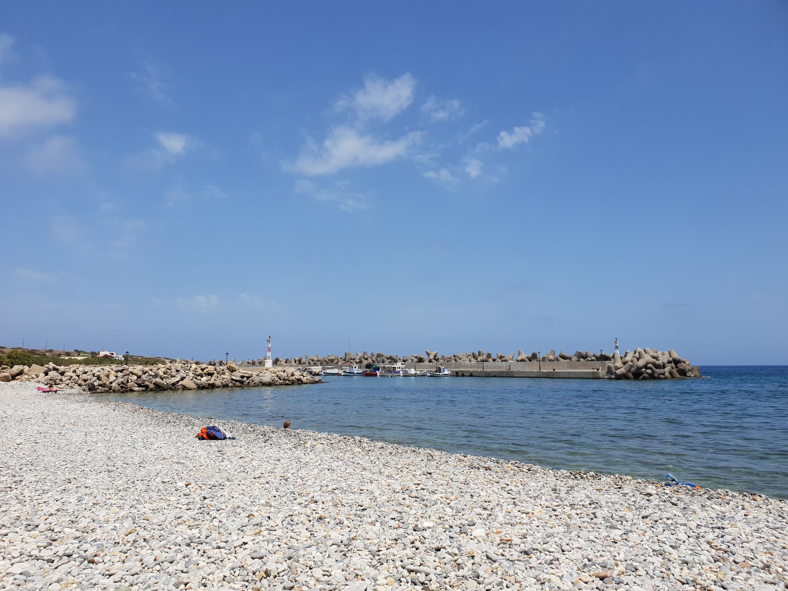 Foto von Milatos Port Beach mit reines blaues Oberfläche