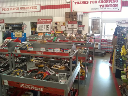 Home Improvement Store «Tractor Supply Co.», reviews and photos, 2101 Bay St STE A, Taunton, MA 02780, USA