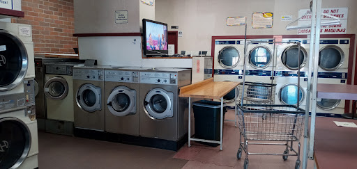 Laundromat «Martinazzi Drycleaner & Coin Laundromat (Laundromat Open till 9:30 PM Everyday)», reviews and photos, 19401 SW Martinazzi Ave, Tualatin, OR 97062, USA