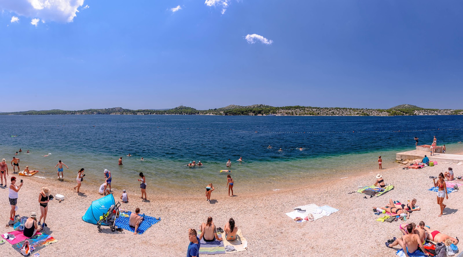 Foto de Banj beach y el asentamiento