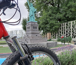 Paseo De Los Gigantes photo