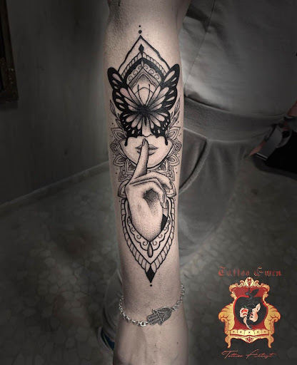 Tatuajes en Sevilla Gwen de Luis Tattoo Artist
