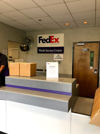 Shipping and Mailing Service «FedEx Ship Center», reviews and photos, 1190 N Wendover Rd, Charlotte, NC 28211, USA