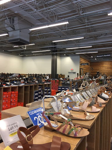 Shoe Store «DSW Designer Shoe Warehouse», reviews and photos, 15001 Potomac Town Pl #120, Woodbridge, VA 22192, USA