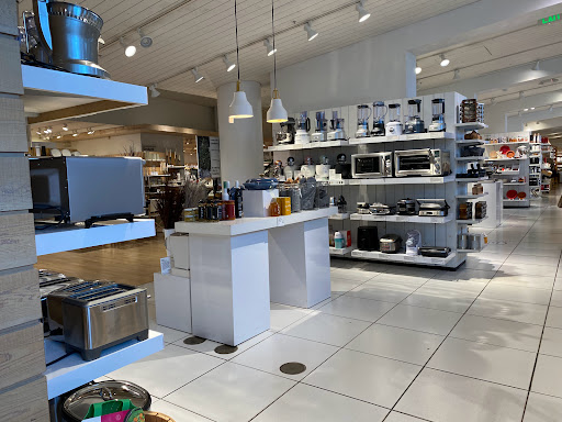 Furniture Store «Crate and Barrel», reviews and photos, 555 Bellevue Way NE, Bellevue, WA 98004, USA