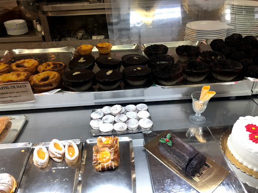 O Forno Pastelaria no Angra do Heroísmo, Açores