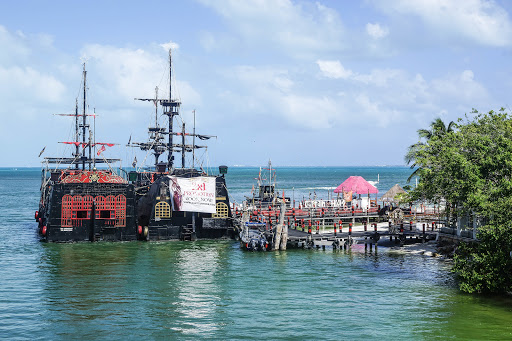 Jolly Roger Pirate Show