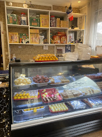 Atmosphère du Restaurant indien Ajit sweet & snacks à Le Bourget - n°9