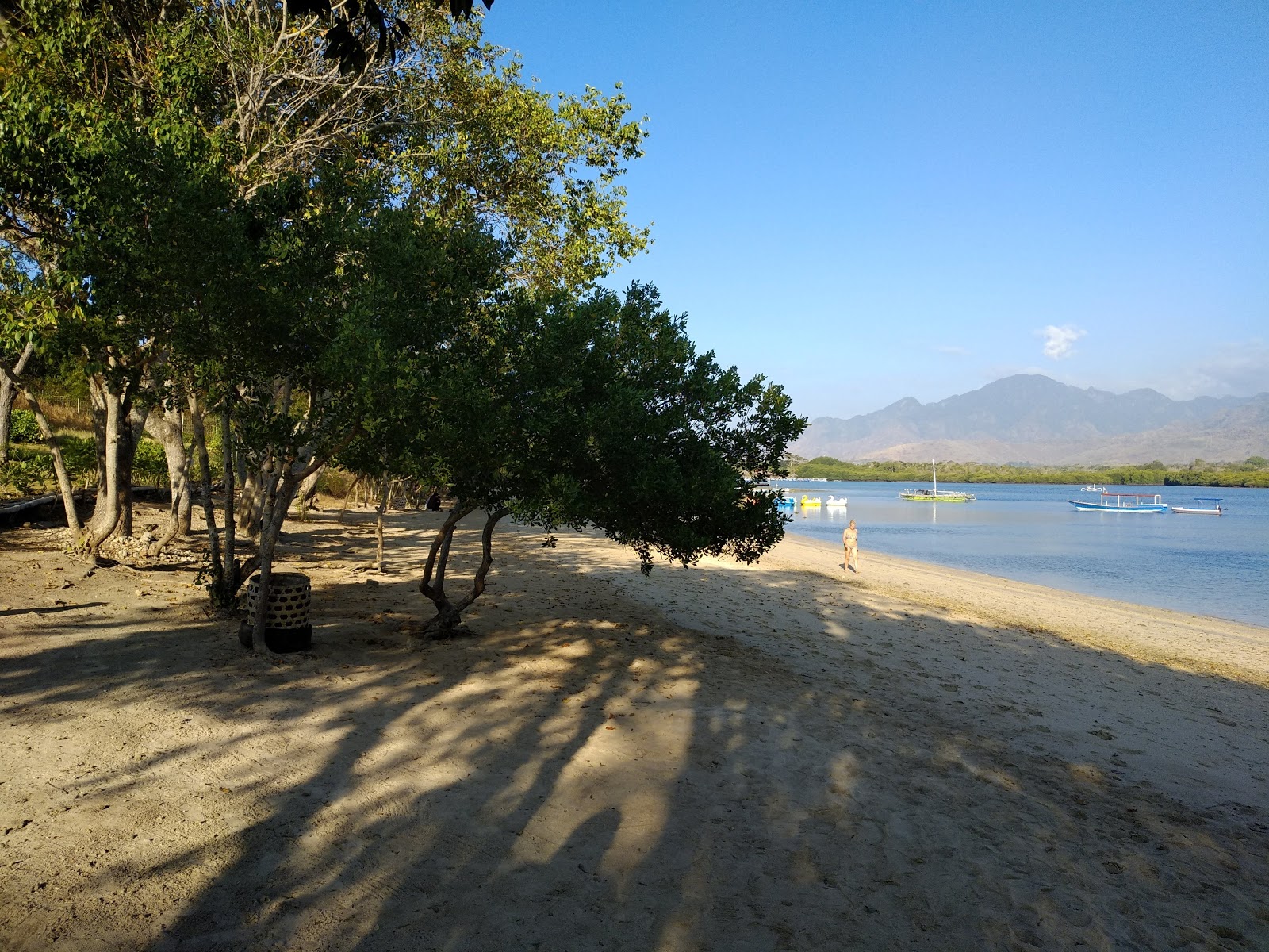 Fotografie cu White Sand Beach - locul popular printre cunoscătorii de relaxare