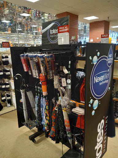 Shopping Mall «Lebanon Valley Mall», reviews and photos, 2231 Lebanon Valley Mall, Lebanon, PA 17042, USA