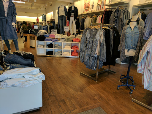Clothing Store «Gap», reviews and photos, 1294 Burlingame Ave, Burlingame, CA 94010, USA
