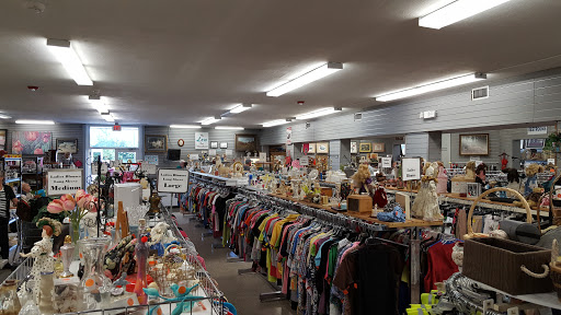 Thrift Store «Manatee Memorial Foundation Thrift Shop», reviews and photos, 4517 Manatee Ave W, Bradenton, FL 34209, USA