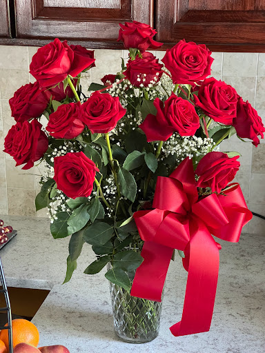 Gift Basket Store «Little Flower Shop», reviews and photos, 437 N Wellwood Ave, Lindenhurst, NY 11757, USA