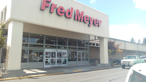Grocery Store «Fred Meyer», reviews and photos, 14700 SE McLoughlin Blvd, Milwaukie, OR 97267, USA