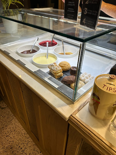 Ζαχαροπλαστείο Παπαγιώργης - Κέρκυρα