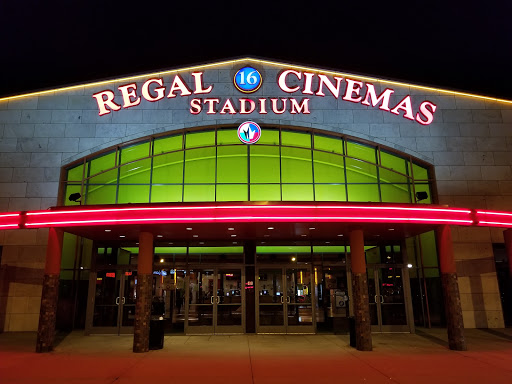 Movie Theater «Regal Cinemas Crystal Lake Showplace 16», reviews and photos, 5000 Northwest Hwy, Crystal Lake, IL 60014, USA