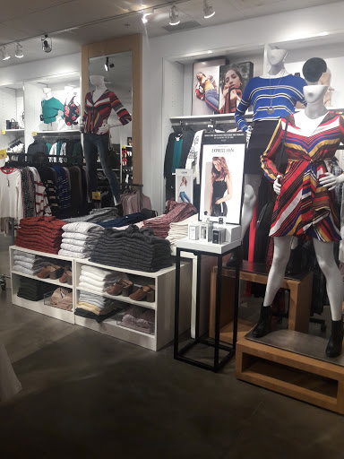 Clothing Store «Express», reviews and photos, 1000 Palisades Center Dr, West Nyack, NY 10994, USA