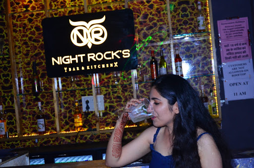Night Rocks Bar & kitchen