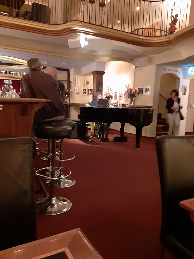 Splendid Piano Bar
