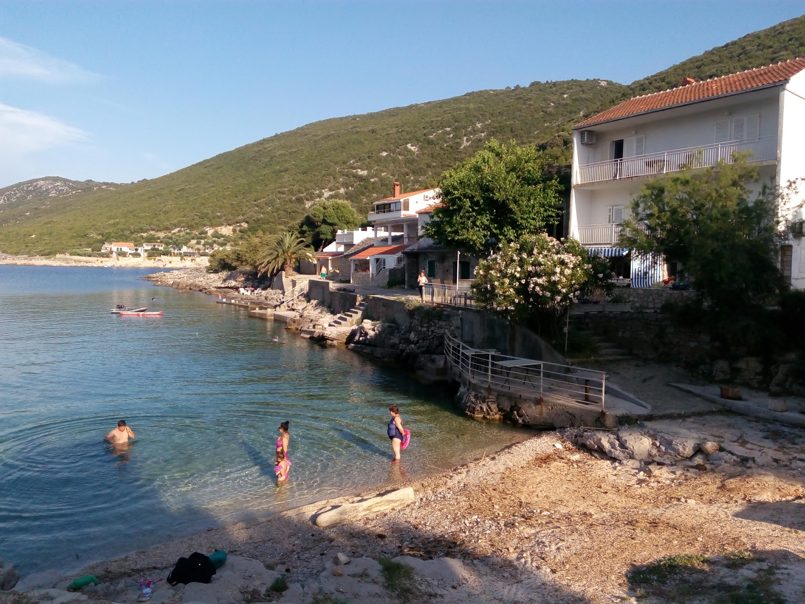 Photo of Zarace beach and the settlement