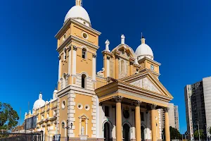 Basílica de Nuestra Señora del Rosario de Chiquinquirá y Cristo de Aranza image