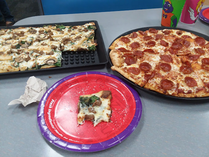 #10 best pizza place in Altoona - Chuck E. Cheese