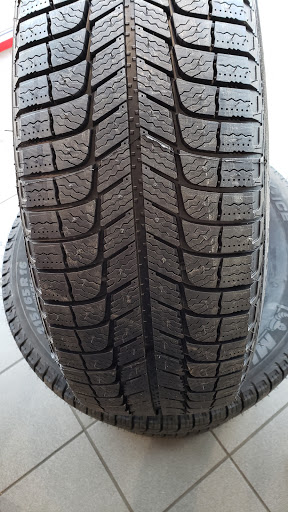 Tire Shop «Discount Tire Store - Apple Valley, MN», reviews and photos, 15102 Foliage Ave, Apple Valley, MN 55124, USA