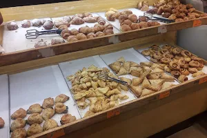Bread bakers לחם האופים image