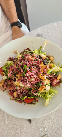 Salade Cobb du Restaurant français La Terrasse du Beaujolais à Chiroubles - n°6