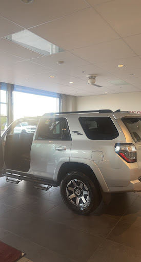 Toyota Dealer «Larry H. Miller Toyota Peoria», reviews and photos, 8633 W Bell Rd, Peoria, AZ 85382, USA