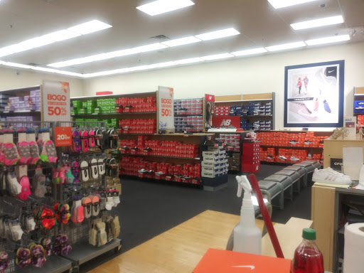 Shoe Store «Rack Room Shoes», reviews and photos, 9600 S Interstate Hwy 35 N100, Austin, TX 78748, USA