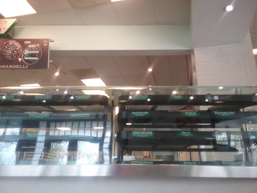 Bakery «Krispy Kreme Doughnuts», reviews and photos, 16415 NW Cornell Rd, Beaverton, OR 97006, USA