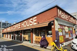 1059-3 Bagel & Coffee House image