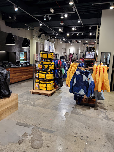 Clothing Store «The North Face», reviews and photos, 1001 Bellevue Way NE, Bellevue, WA 98004, USA