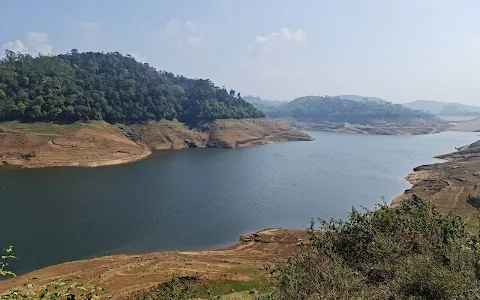 aaro viewpoint (sholayar reservoir) image
