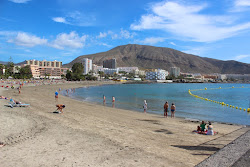 Foto von Playa de Los Cristianos und die siedlung