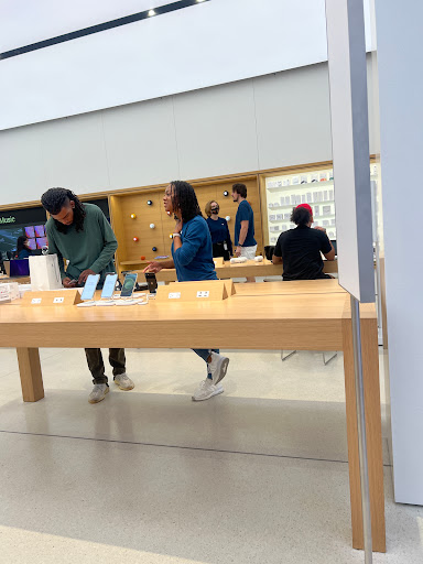 Computer Store «Apple Crabtree Valley Mall», reviews and photos, 4325 Glenwood Ave, Raleigh, NC 27612, USA