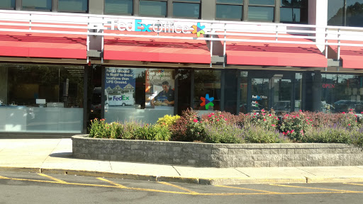 Print Shop «FedEx Office Print & Ship Center», reviews and photos, 166 Linwood Dr, Fort Lee, NJ 07024, USA