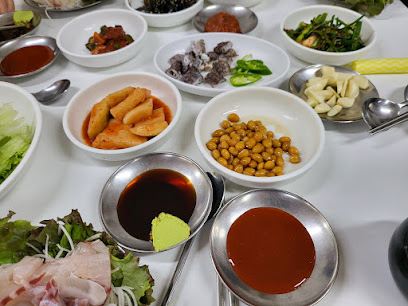 Busan Specialty Raw Fish Restaurant - 55-1 Jagalchihaean-ro, Jung-gu, Busan, South Korea