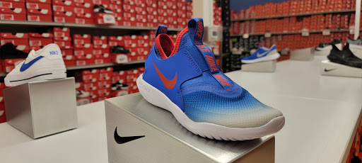 Shoe Store «Shoe Carnival», reviews and photos, 2105 N Prospect Ave, Champaign, IL 61822, USA