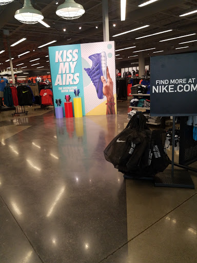 Clothing Store «Nike Factory Store», reviews and photos, 1101 Outlet Collection Way, Auburn, WA 98001, USA