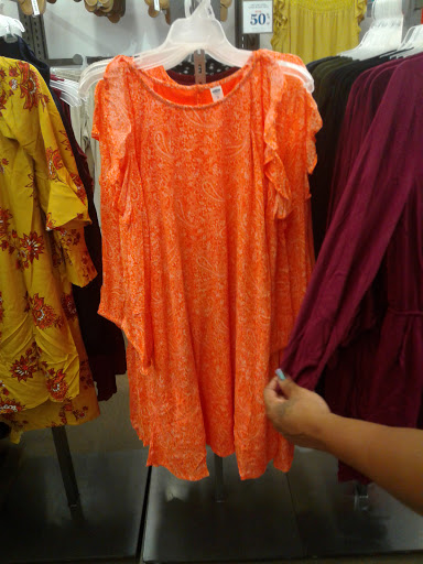 Clothing Store «Old Navy», reviews and photos, 10025 W McDowell Rd, Avondale, AZ 85323, USA