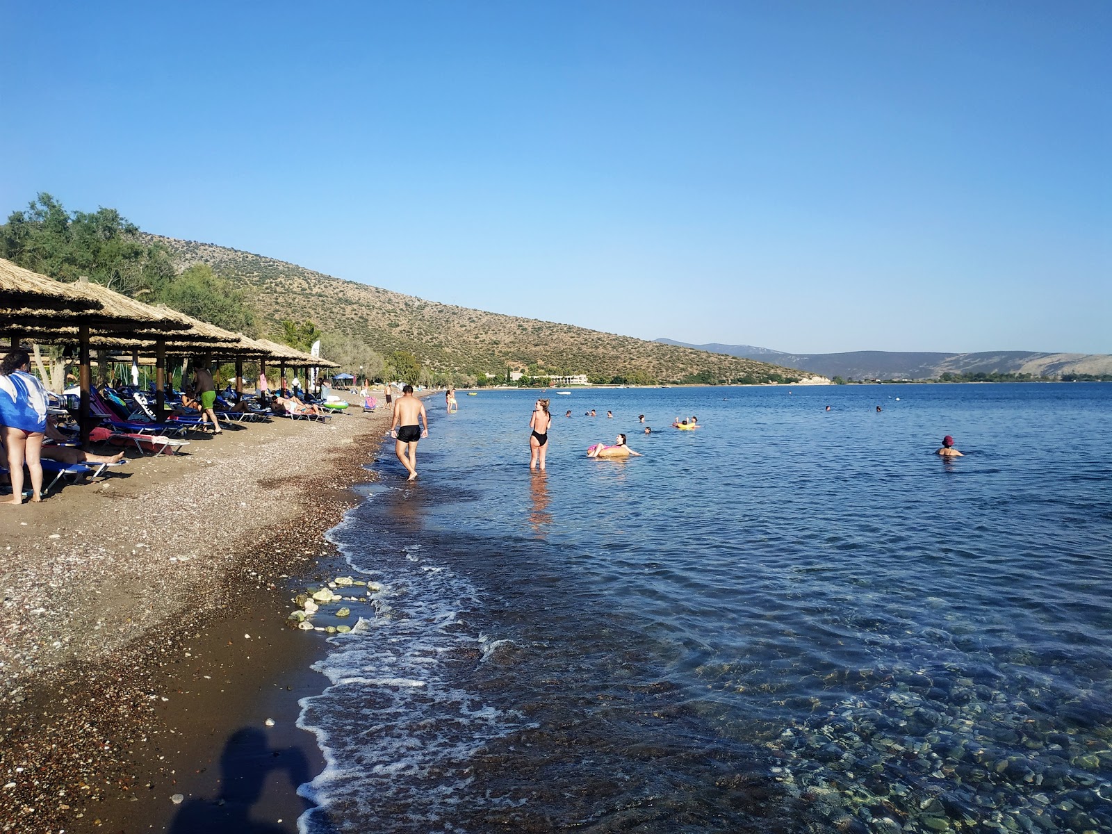 Foto von Paralia Kantias mit schwarzer sand & kiesel Oberfläche